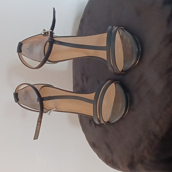 Express Shoes - Express black ankle straps high hells shoes